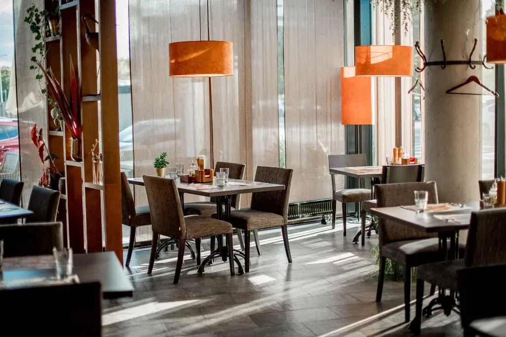 Dlaczego warto wybierać restauracje pracownicze?